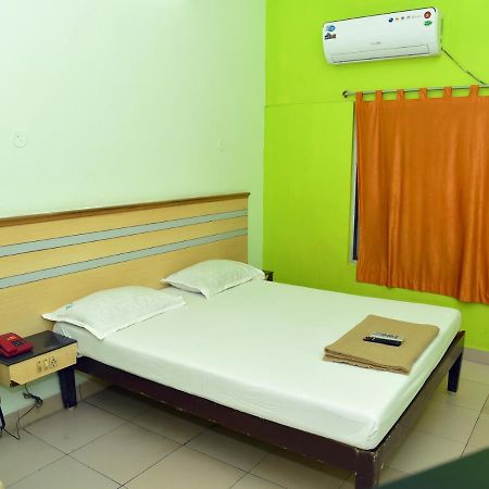 פונדיצ'רי Hotel Aditya מראה חיצוני תמונה