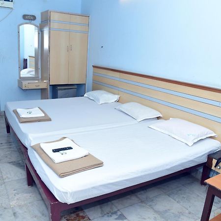 פונדיצ'רי Hotel Aditya מראה חיצוני תמונה