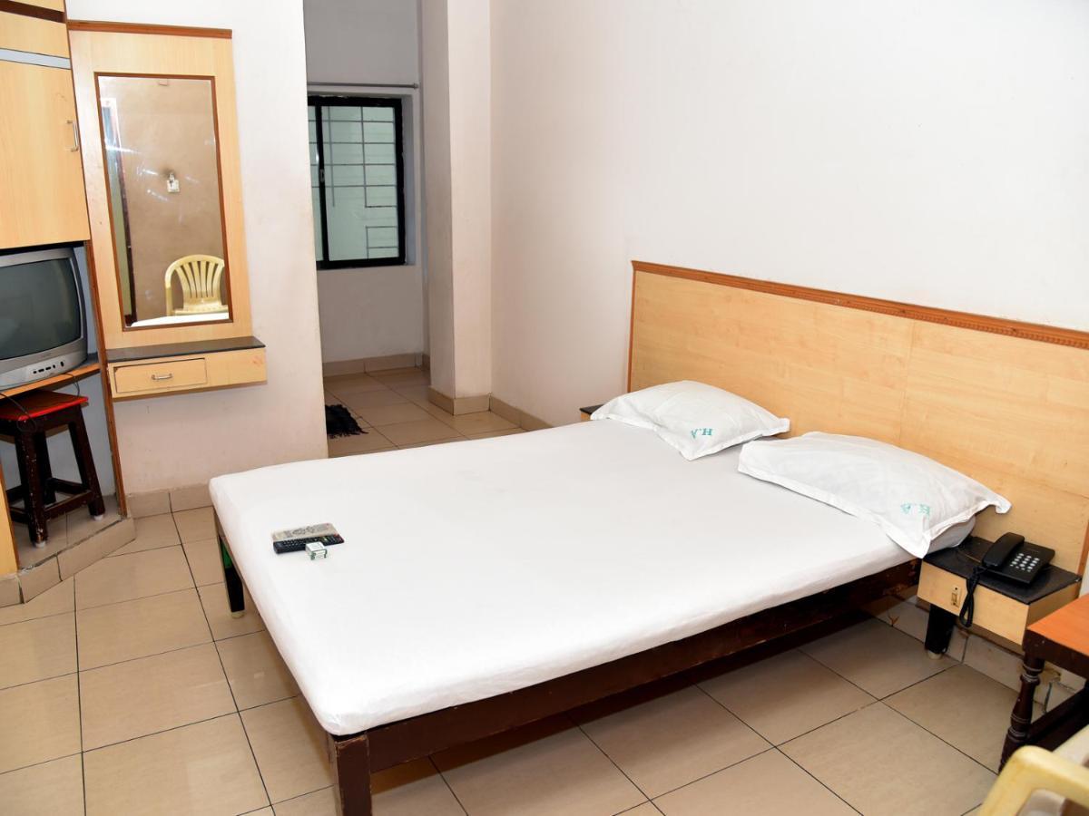 פונדיצ'רי Hotel Aditya מראה חיצוני תמונה