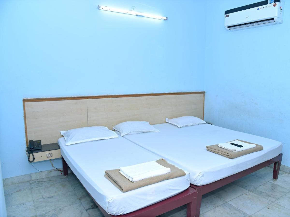 פונדיצ'רי Hotel Aditya מראה חיצוני תמונה
