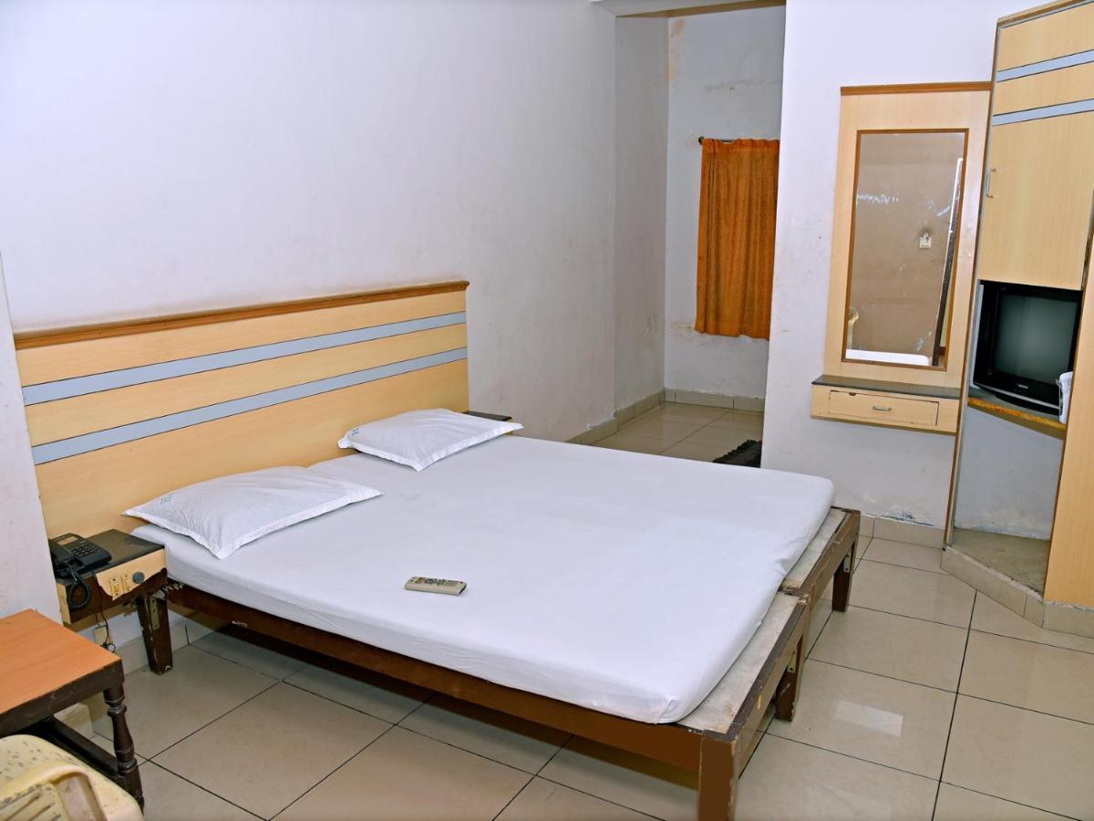 פונדיצ'רי Hotel Aditya מראה חיצוני תמונה